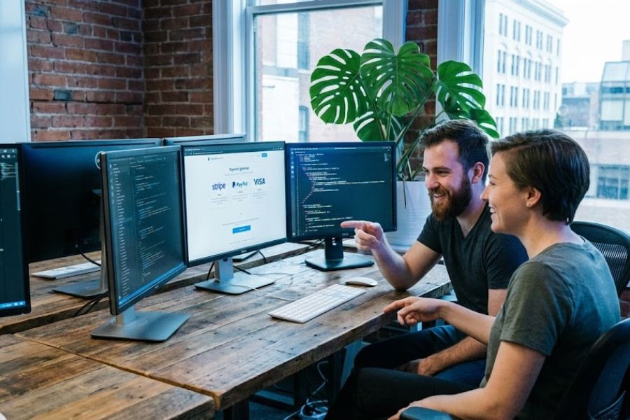 Which agencies offer website design with integrated payment gateway setups?